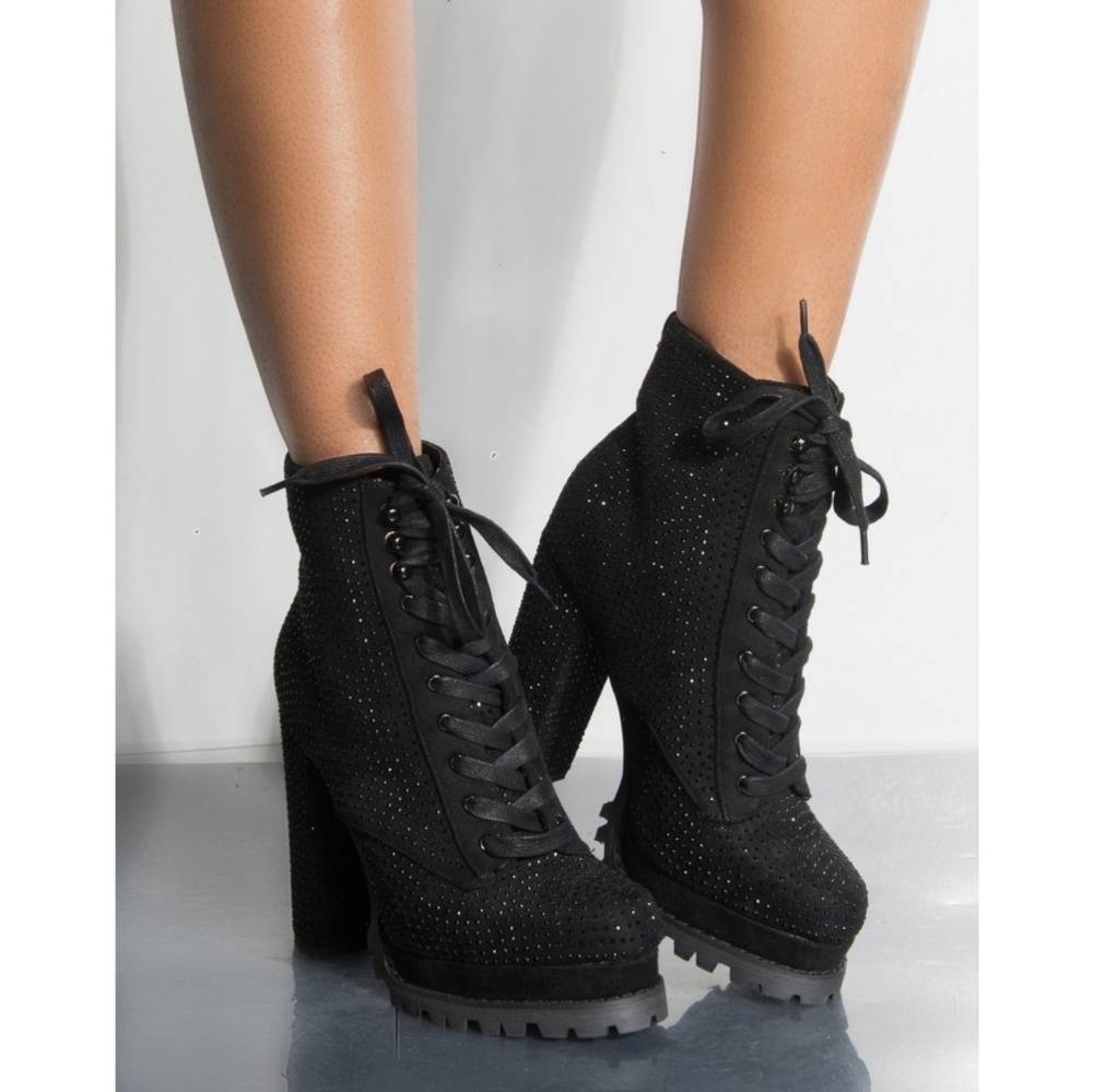 𝙇𝙖𝙨𝙩 𝙎𝙞𝙯𝙚 10 💎Rhinestone Embellished Boot - BLACK Boot - Picture 7 of 9